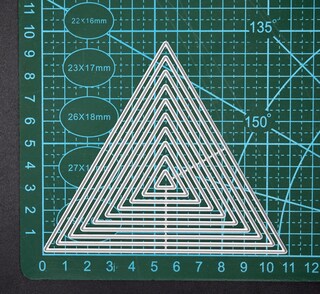 Fustella Metallo Per Scrapbooking – Matrice Da Taglio A Forma Di Scatola Regalo Triangolare, Ideale Per Biglietti Fai Da Te E Decorazioni 3D (15,7 X 14,2 Cm)