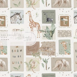 Könnte beinhalten: Ein sich wiederholendes Muster mit Aquarellillustrationen von Safari-Tieren wie Giraffen, Zebras und Elefanten. Das Design enthält Textelemente wie "Born to be Wild" und "Wild + Free" in einer neutralen Farbpalette, passend für die Kinderzimmerdekoration.
