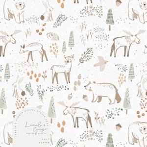 Könnte beinhalten: Ein nahtloses Muster mit verschiedenen Waldtieren, darunter Hirsche, Elche, Bären und Kaninchen. Die Tiere sind im Aquarell-Stil mit sanften Braun-, Grau- und Weißtönen illustriert. Der Hintergrund ist hellbeige mit einer dezenten, gesprenkelten Textur. Das Muster enthält auch verschiedene florale Elemente und kleine Details wie Eicheln und Beeren.