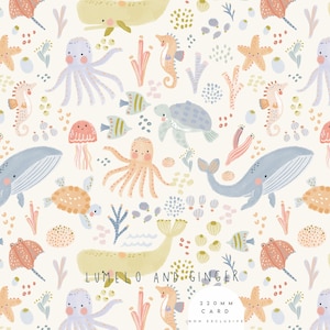 Puede incluir: Una ilustración colorida de criaturas marinas, incluyendo ballenas, pulpos, caballitos de mar, estrellas de mar y tortugas, sobre un fondo blanco. El texto "Lumelo and Ginger 220mm Card Non Exclusive" está en la parte inferior de la imagen.