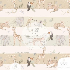 Puede incluir: Ilustración repetida de animales de safari, incluyendo tigres, jirafas, guepardos, elefantes y tucanes. El diseño incorpora acentos florales y de mariposas, con texto que dice "Wild at Heart" y "Lumello and Ginger".