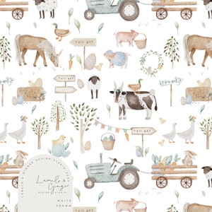 Può includere: Un'illustrazione ad acquerello che presenta una scena di fattoria con animali, un trattore, un carro e uova. Gli animali includono un cavallo, una mucca, un maiale, una pecora, un'anatra e un'oca. Il trattore è blu e verde, e il carro è marrone. Le uova sono sparse in tutta l'illustrazione.