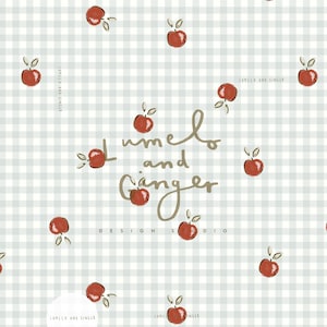 Puede incluir: Un patrón repetido de manzanas rojas con hojas verdes sobre un fondo a cuadros verde claro y blanco. El texto "Lumelo and Ginger Design Studio" también está presente.