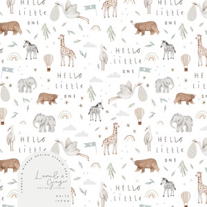 以下が含まれることがあります： 白い背景に、キリン、シマウマ、ゾウ、クマ、コウノトリなど、さまざまな動物のイラストが描かれたシームレスなパターン。パターンには、熱気球、雲、星、虹も含まれています。「Hello Little One」というテキストがパターン全体に繰り返されています。