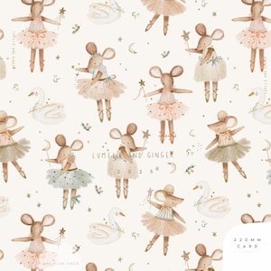 Puede incluir: Un patrón caprichoso con ilustraciones en acuarela de ratones bailarines de ballet con tutús, sosteniendo varitas y rodeados de cisnes, estrellas y lunas crecientes. El texto "LUMELO AND GINGER" y "2025" es visible. El tamaño de la tarjeta es de 220 mm.