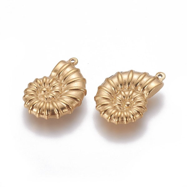 2 x Nautilus Shell Gold Toned Stainless Steel Charm / Colgante adecuado para la fabricación de joyas, pendientes, dijes de pulsera o colgantes de collar