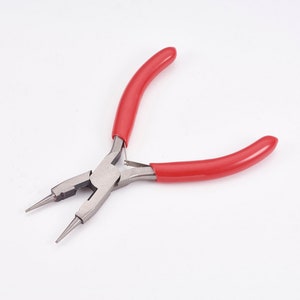 1 x Multi purpose pliers which consists of a round nose and also a wire cutter.