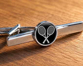 Tennis - Stropdasclip met 3D glazen cabochon - Gerhodineerd - Kwaliteitsartikel