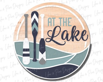 At the Lake SVG, welkomstbord SVG, deurhanger SVG, peddel svg, Lake House veranda teken svg, cottage decor, Glowforge Svg, lasergesneden bestand