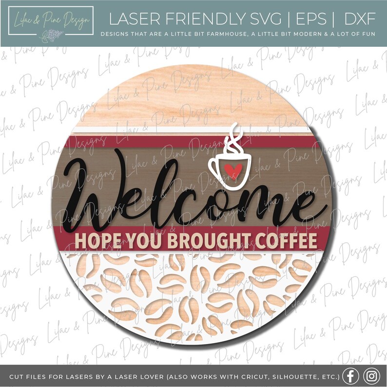 K&ouml;nnte beinhalten: Ein rundes Holzschild mit einem wei&szlig;en Kaffeekornmuster. Das Schild sagt "Willkommen" in schwarzen Buchstaben und "Ich hoffe, du hast Kaffee mitgebracht" in kleineren schwarzen Buchstaben. In der oberen rechten Ecke befindet sich eine rote und wei&szlig;e Kaffeetasse mit einem Herzen.