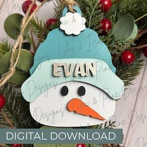 Adorno navideño SVG, adorno con nombre de muñeco de nieve SVG, adorno 2024, kit de adornos SVG, Glowforge SVG personalizado, archivo cortado con láser
