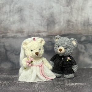 Bucle bucle wedding bear knittedtoy. knitting pattern