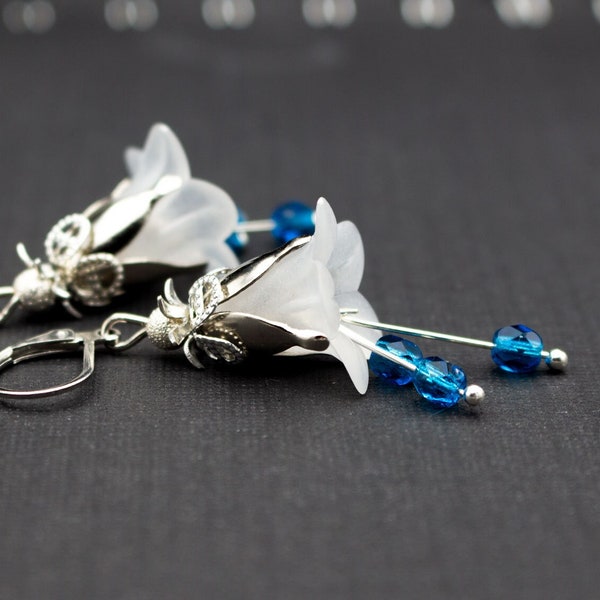 Bloem oorbellen in wit en blauw, oorbellen, klokjes, sieraden voor vrouwen, cadeau, bruiloft, zilveren kleur