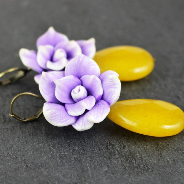 Boucles d'oreilles fleurs en violet et jaune, perles en forme de larme, boucles d'oreilles boho