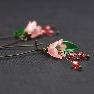 Small water lily, earrings with flowers and leaves, light pink and green, pink, antique bronze, boho chic, romantic, fuchsia, flower earrings