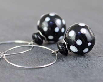 Hoop earrings with ceramic pearls in black, white dotted, silver-colored, polka dots