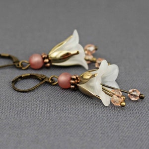 Flower earrings, white with dalt pink, antique bronze, romantic, boho, gold, pink, wedding, bridal jewelry, flowers, floral, women, bride