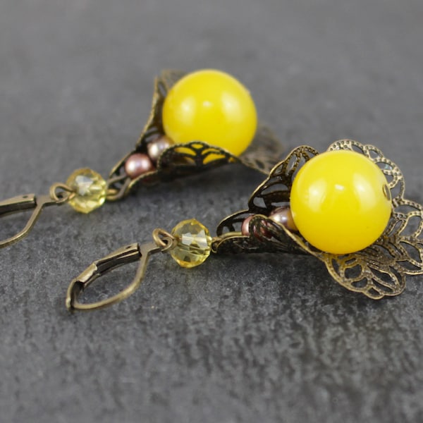Pendientes con perlas amarillas, pétalos de filigrana, amarillo soleado, bronce antiguo, joyería para mujer, oriental, hippie, noble