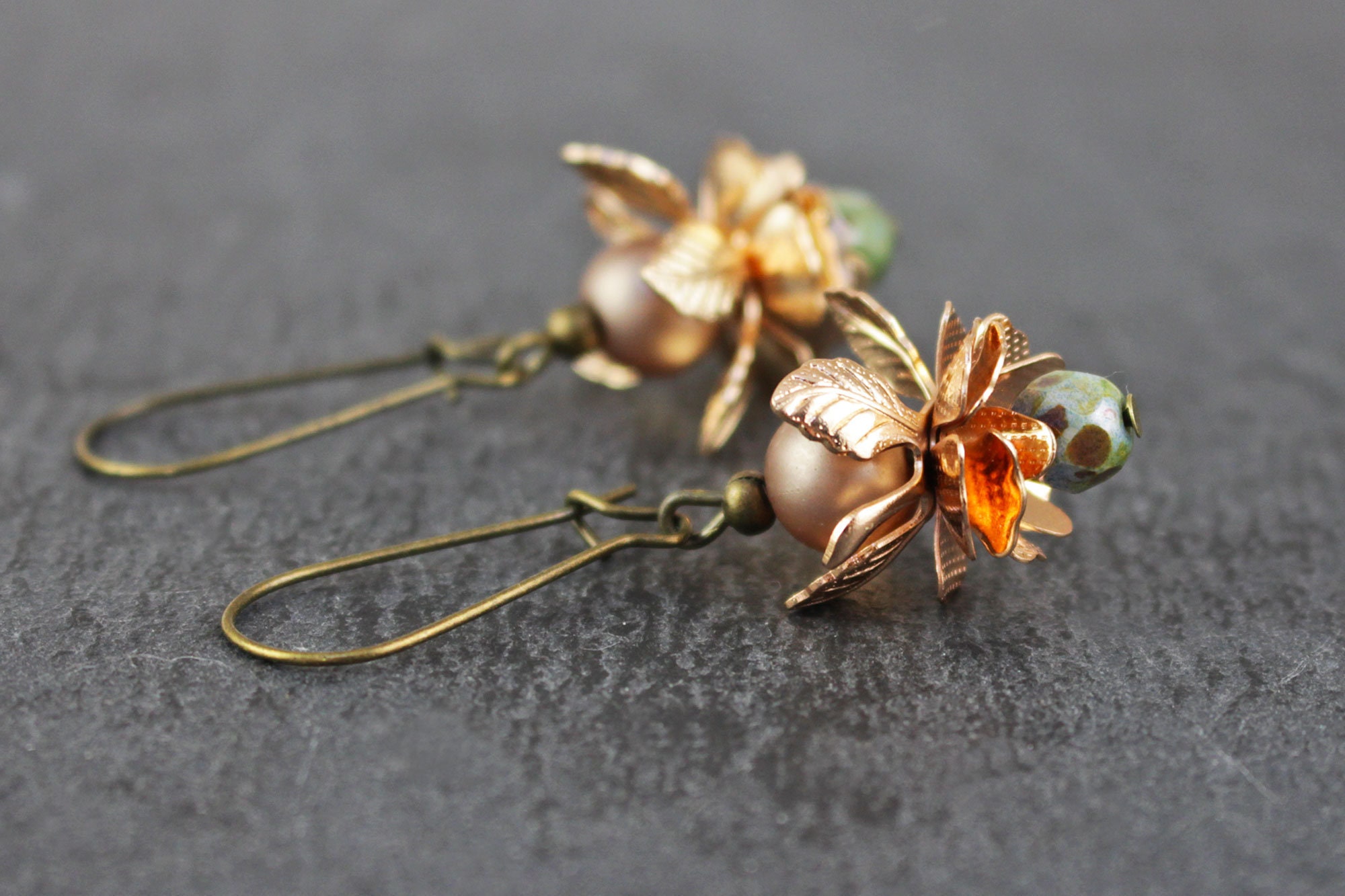 Boucles D'oreilles Pendantes - Cristal Rose Et Sphère Dorée - Fermoir Monachelle - Bijou Fantaisie Artisanal