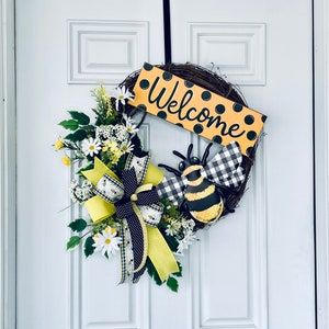 Welcome Wreath Ladybug Wreath for the Front Door Porch Decor Ladybug Garden Shed Decor Ladybug Collector gift Everyday Farmhouse Wreath