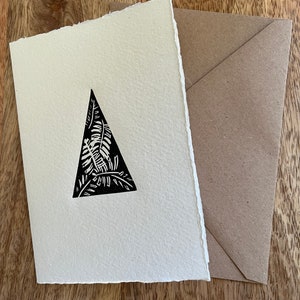 Carte faite main vierge Lino imprimée - Carte postale arbre - Carte pour notes en papier recyclé - Art de la forêt imprimé à la main - Enveloppe Kraft