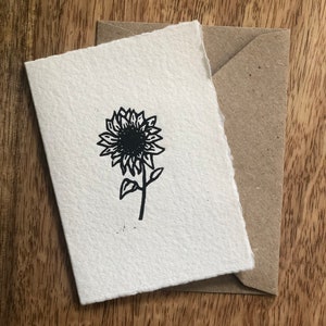 Carte faite main vierge lino imprimée - carte postale tournesol - carte pour notes en papier recyclé - fleurs imprimées à la main - enveloppe Kraft