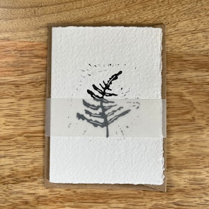 Carte faite main vierge lino imprimée - carte postale fougère - carte pour notes en papier recyclé - plante imprimée à la main - enveloppe Kraft