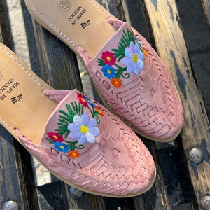 Artisanal Slip on Sandals with Embroidered Flowers. Mexican Leather Shoe. Huarache Fashion. Mexican Shoes. Comfortable Flats For Woman.