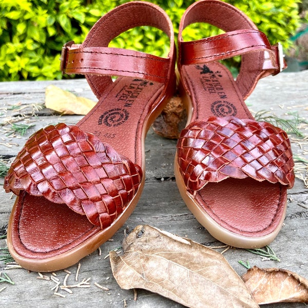 OPEN TOE leather SANDALS. Cute Summer Sandals. Mexican Artisanal Huarache. Tan Shoes