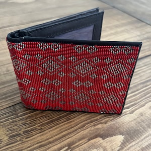 BILLETERA de CUERO HUICHOL, Chaquiras micro bordadas a mano sobre Cartera, Regalos mexicanos, Arte mexicano, Cartera de chaquira