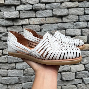 White Leather Sandals. Mexican Huaraches. Mexican Leather Shoes. Huarache fashion. Mexican Style Shoes. Comfortable Flats For Woman.