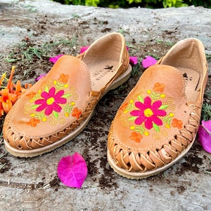 Mexican Leather Sandals with Embroidered Flower. Slip on Huarache. Mexican Huarache All Sizes Whit Comfortable Sole