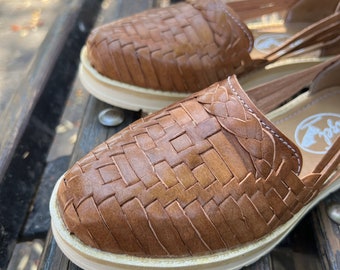 Mexican LEATHER SHOES. Comfortable Sole HUARACHES. Fashion Huaraches. Mexican Gifts. Comfortable Flats For Woman. Mexican Style