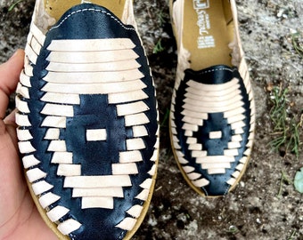 Mexican Leather Shoe. Two Option Color. Huarache fashion. Mexican Shoe. Comfortable Flats For Woman.