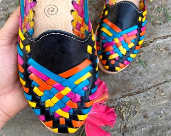 SANDALES Huarache multicolores en cuir. Chaussures en cuir mexicain. Mode huarache. Chaussures mexicaines. Appartements confortables pour femme. Style mexicain