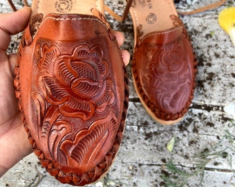 Huarache mexicaine florale avec semelle confortable. Chaussure en cuir mexicaine. Chaussure Huarache toutes tailles. Mode Huarache. Appartements confortables pour femme.