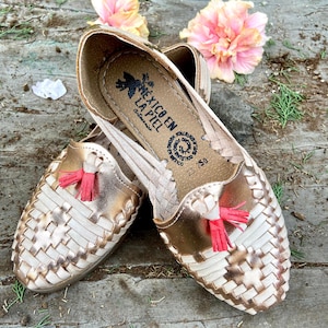Rose Gold Comfortable Flats For Woman. Summer Shoe. Mexican Artisanal Huarache. Mexican Leather Shoes. Huarache fashion. Mexican Shoe
