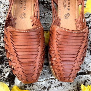 Mexican Leather Sandals. Mexican Tan Leather Shoes. Huarache fashion. Mexican shoe Huarache. Comfortable Flats For Woman. Mexican Style