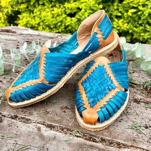 Mexican Leather Shoes. Turquoise Color Huarache fashion. Mexican Style Shoe. Comfortable Flats For Woman.