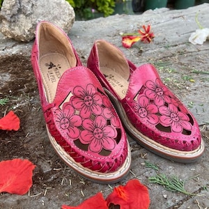 Red bandana huaraches hotsell