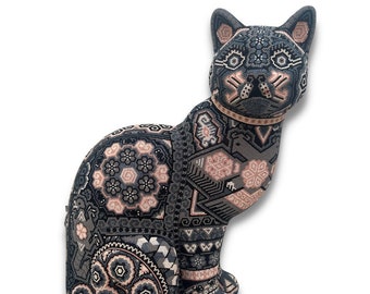 CAT with HUICHOL Art, Mexican art, Huichol Esculpture, Mexican gifts.