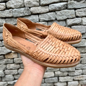 LEATHER Womans HUARACHE SANDALS. Mexican Leather Shoes. Mexican Style Huaraches. Comfortable Flats For Woman.