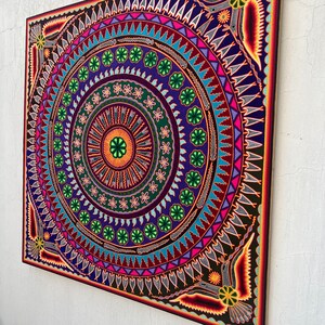 Cuadro de Arte Huichol Mexicano para Decoración de Pared Color Azul. Arte en hilo mexicano. Pintura Huichol Tamaño 48 x 48 imagen 2