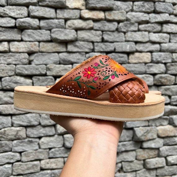 Sandalias flip online flop de plataforma