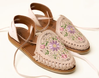 Women's Mexican Handmade Leather Lace-Up Huarache Sandals - Embroidered Flowers - Closed Toe - Soft Natural Leather - Summer Casual Shoes