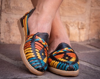 Mexican Artisanal Huarache Sandals. Mexican Leather Shoes. Black Huarache. Huarache fashion. Mexican Shoes. Comfortable Flats For Woman.