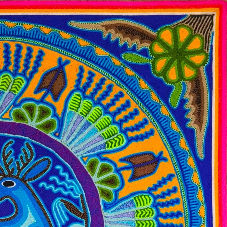 Dekoracja ścienna Huichol Yarn Art – 24x24 cale – Meksykańskie ręcznie malowane nicią – Wixárika – Jeleń zdjęcie 5