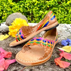 Sandales artisanales à bout ouvert. Chaussures plates mexicaines en cuir. Sandales mexicaines. Jolies chaussures d'été. Enfilez des chaussures. Chaussures artisanales à bout ouvert. Confortable image 8
