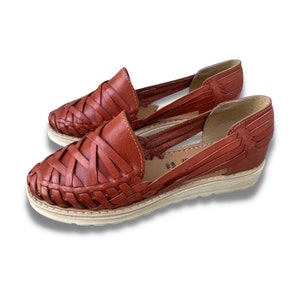 Leather Huarache SANDALS CLOSED TOE with Comfortable Sole. Mexican Leather Sandals. Mexican Gifts. Mexican Leather Artisanal Shoes.