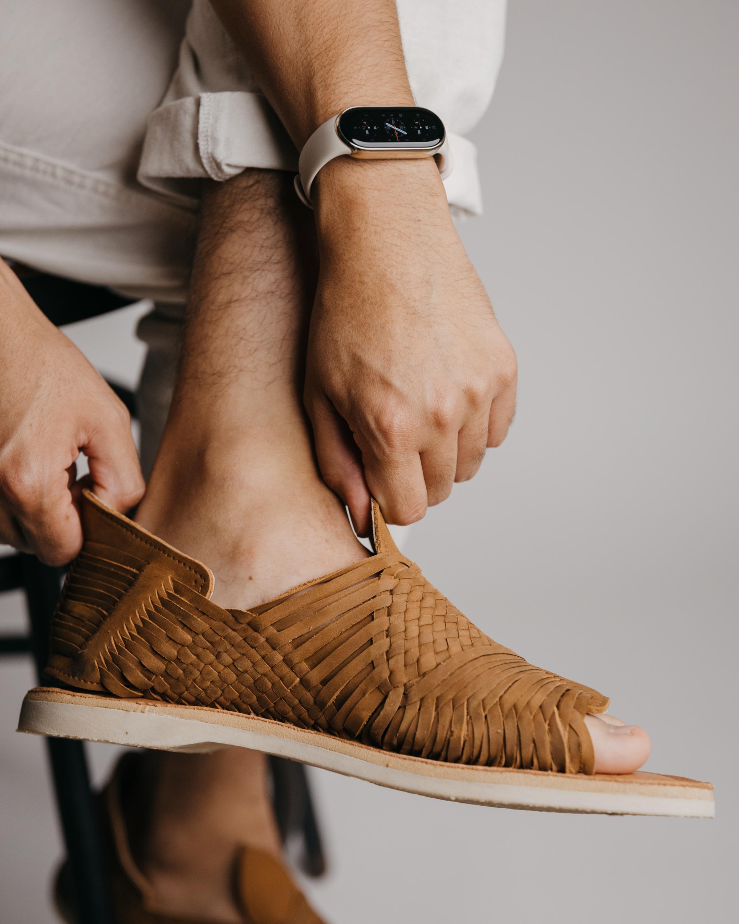 Men’s Mexican Artisanal brown leather huarache sandal Pachuco Cafe Mens Huarache Cruzado Acojinado de cuero Cafe Cross Padded  main image 3